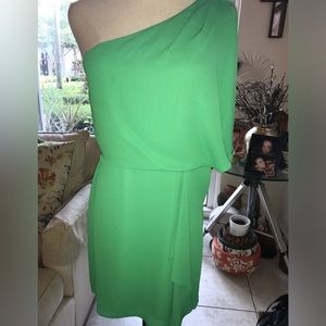 Never worn - Green one shoulder dress - Size 4 - BCBG